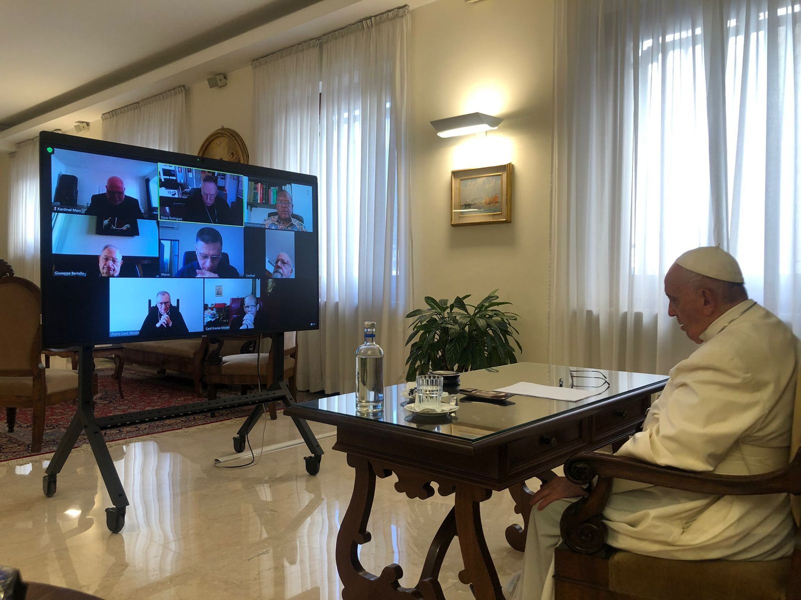 El Papa se encontró en modo virtual con el Consejo de Cardenales