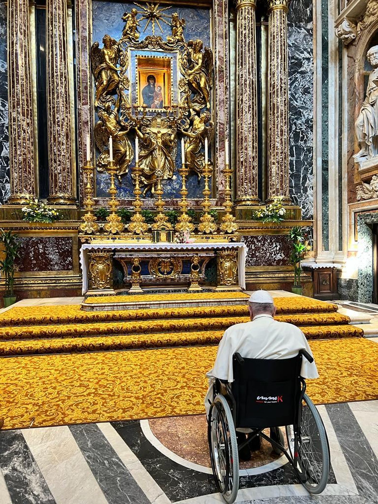 El Papa visita Santa Marta antes de partir hacia Canadá