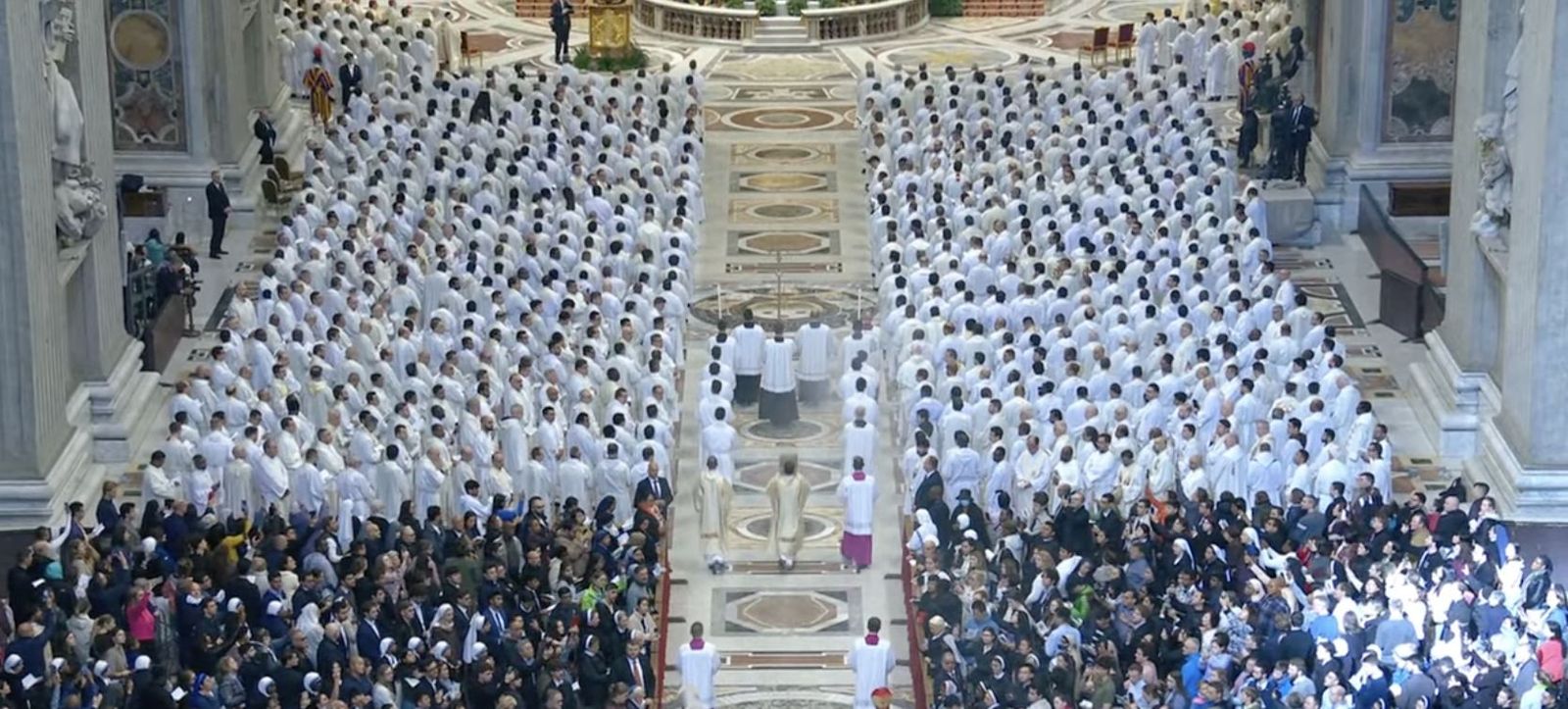 Misa Crismal en San Pedro