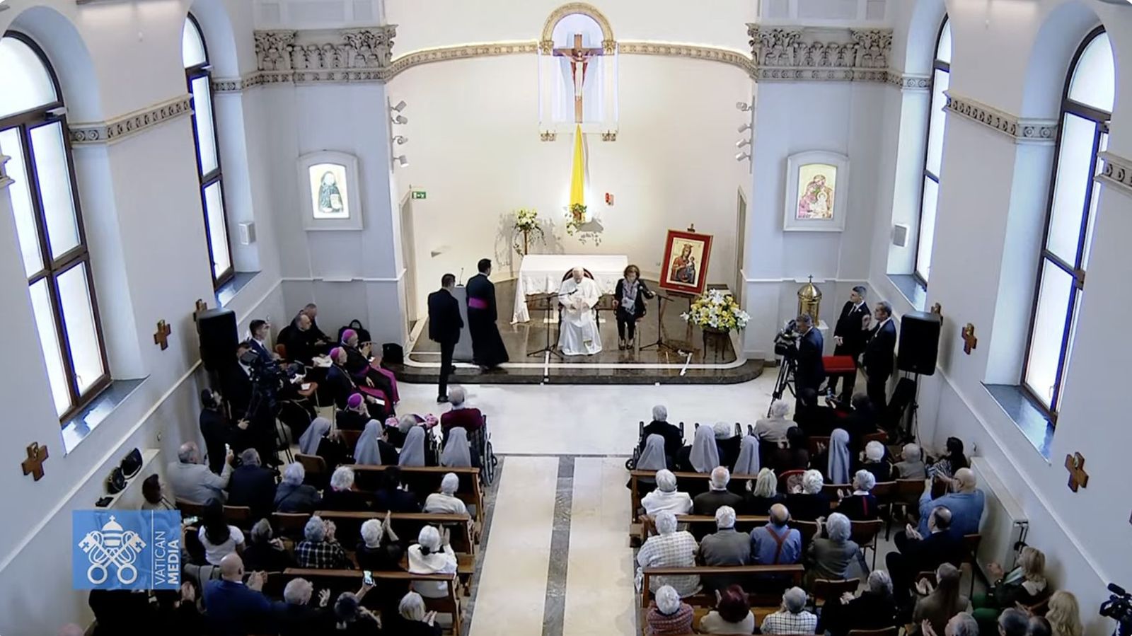 El Papa, en la capilla de la residencia de ancianos de las Hermanitas de los Pobres en Estambul
