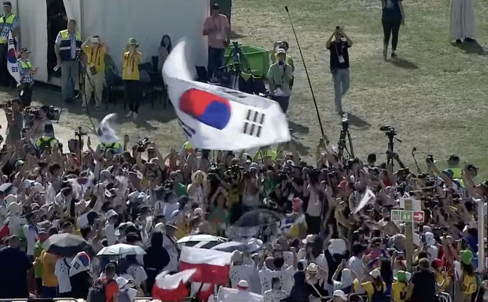 Los surcoreanos mostraron su alegría tras el anuncio