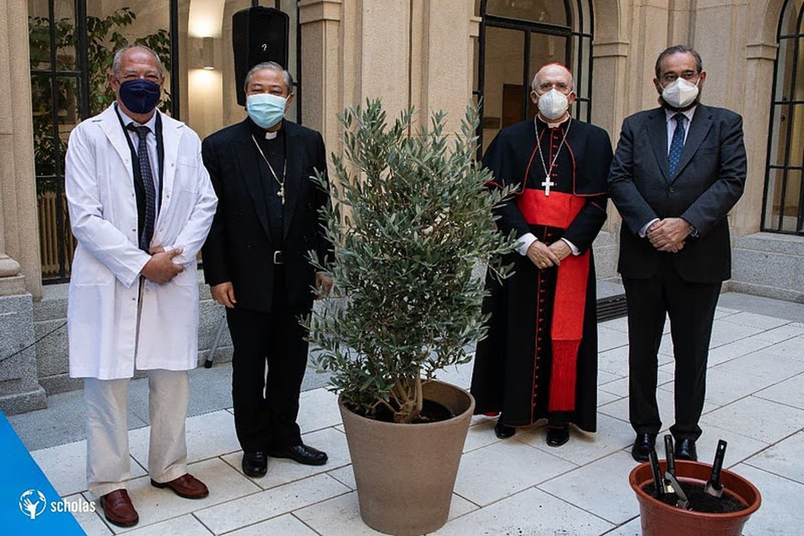 José María del Corral,  Monseñor Bernardito Auza,  Cardenal Carlos Osoro y  Alfonso Bullón de Mendoza y Gómez de Valugera
