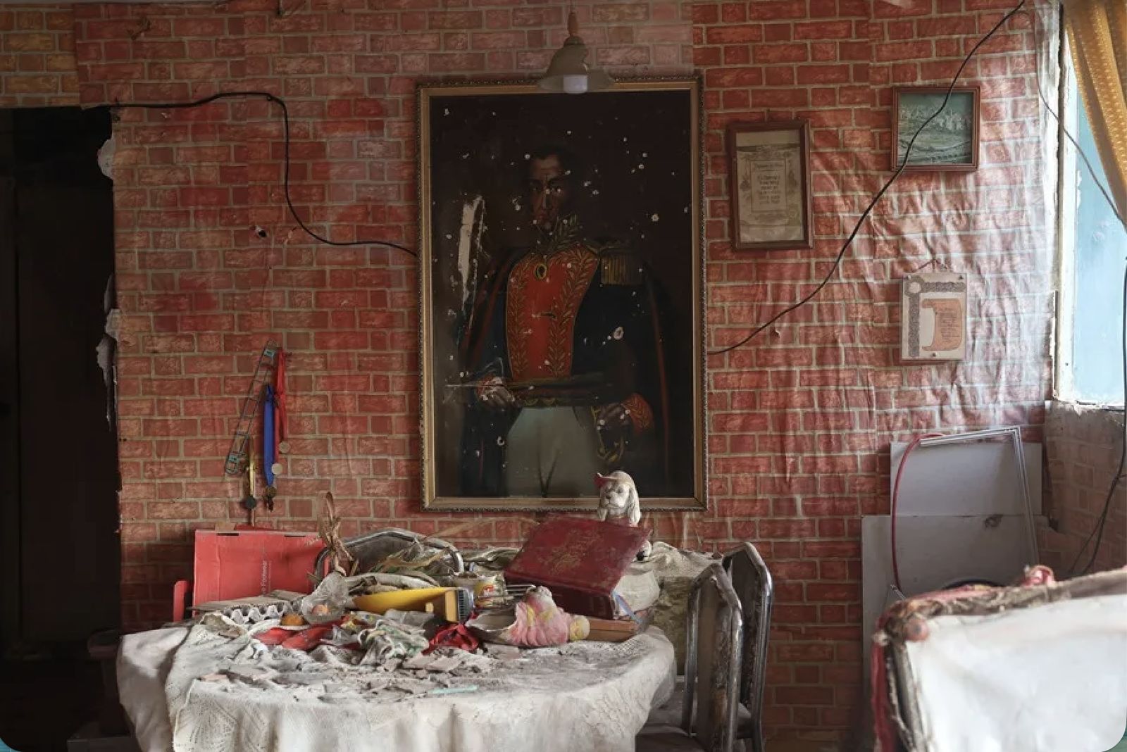 Una casa afectada por los bombardeos de EEUU en Caracas