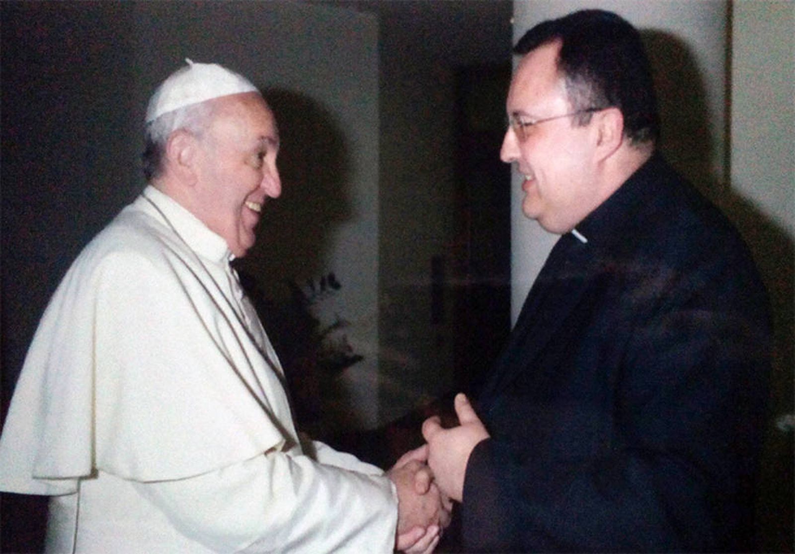 El Papa saluda a Alberto Royo Mejía
