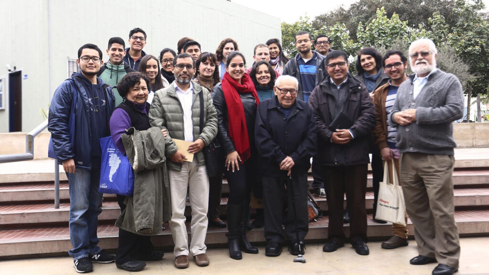 "Beber en el propio y mismo pozo".  Con Gustavo Gutiérrez. Profesionales católicos de acá y de allá.