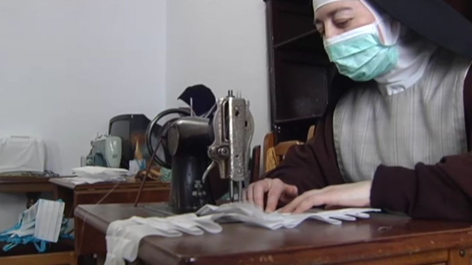 #10de10. Las monjas capuchinas que fabrican mascarillas desde su «confinamiento voluntario»