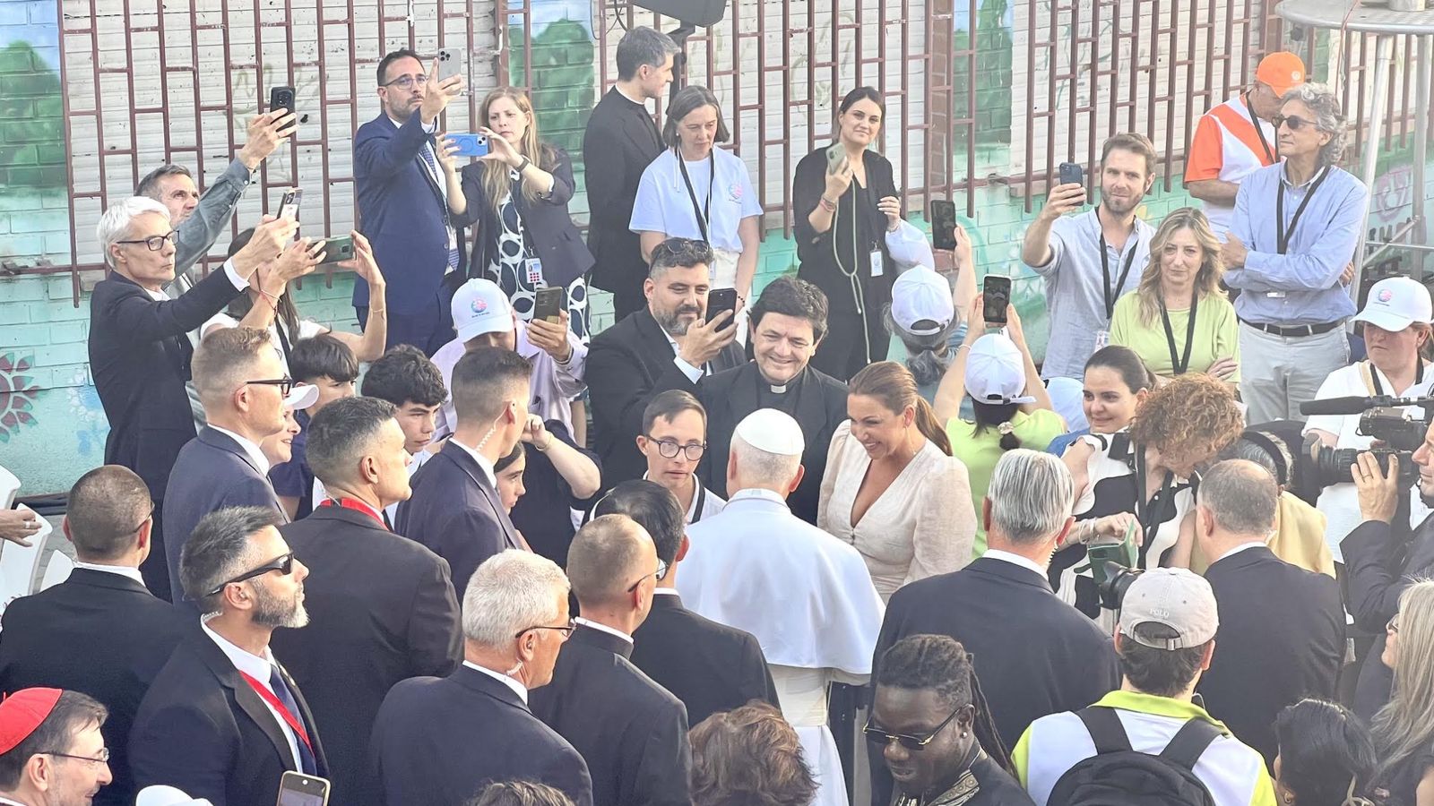 El Papa saluda a Niña Pastori
