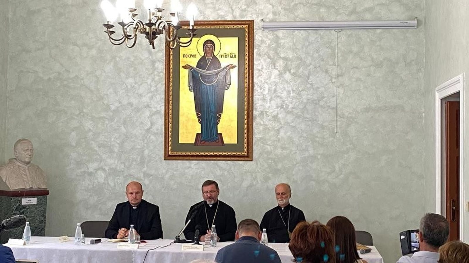Conferencia de la Iglesia ucraniana tras el sínodo de Roma
