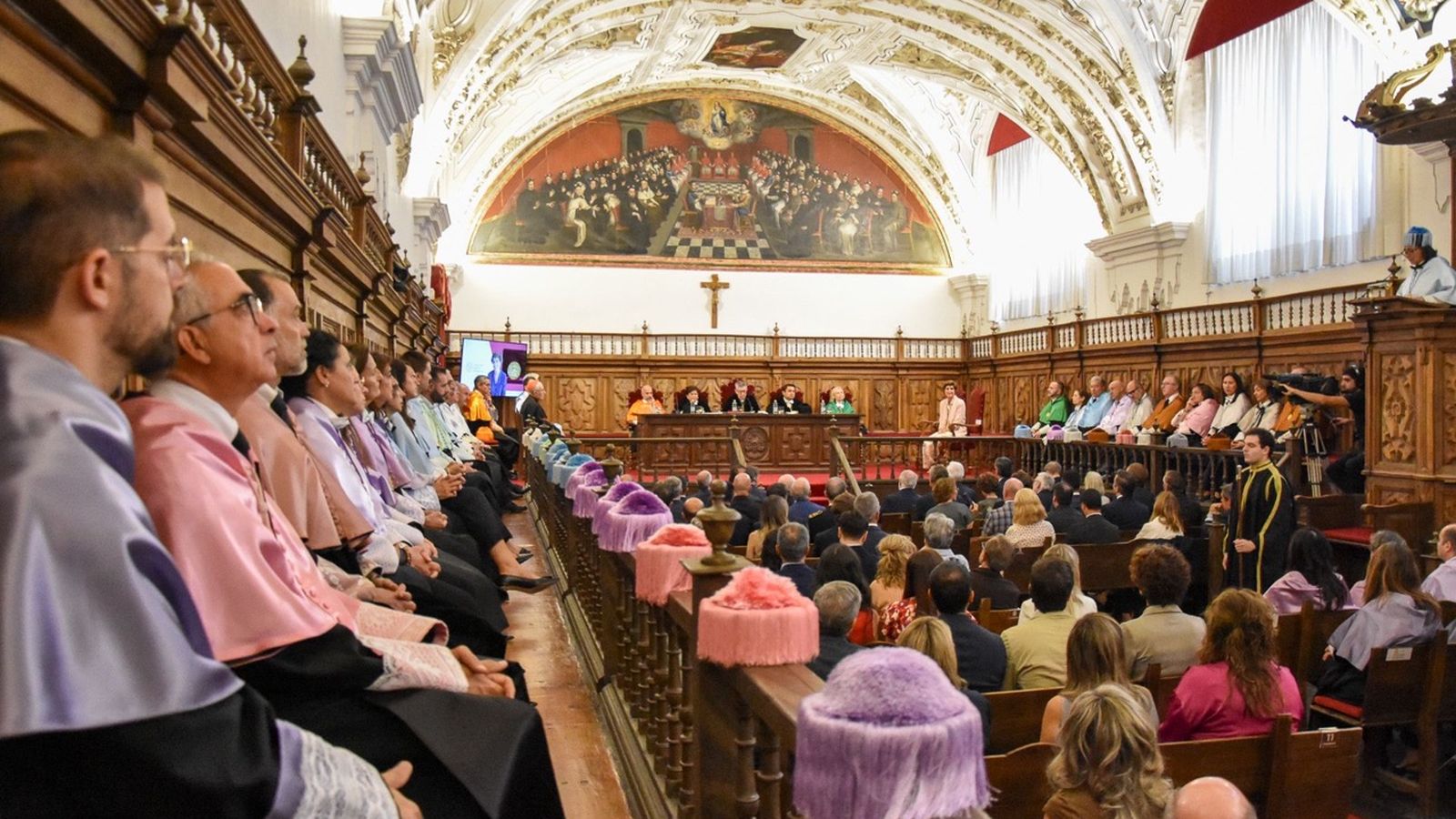 Acto de entrega de la Medalla de Oro de la UPSA a María san Gil