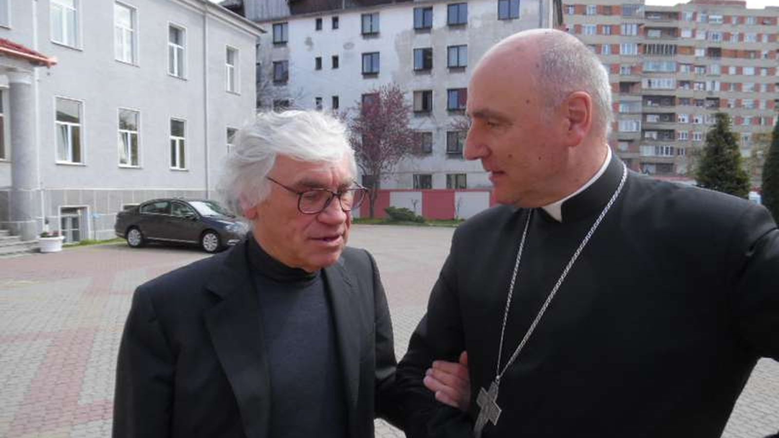 El obispo Virgil Bercea, con Francesco Strazzari