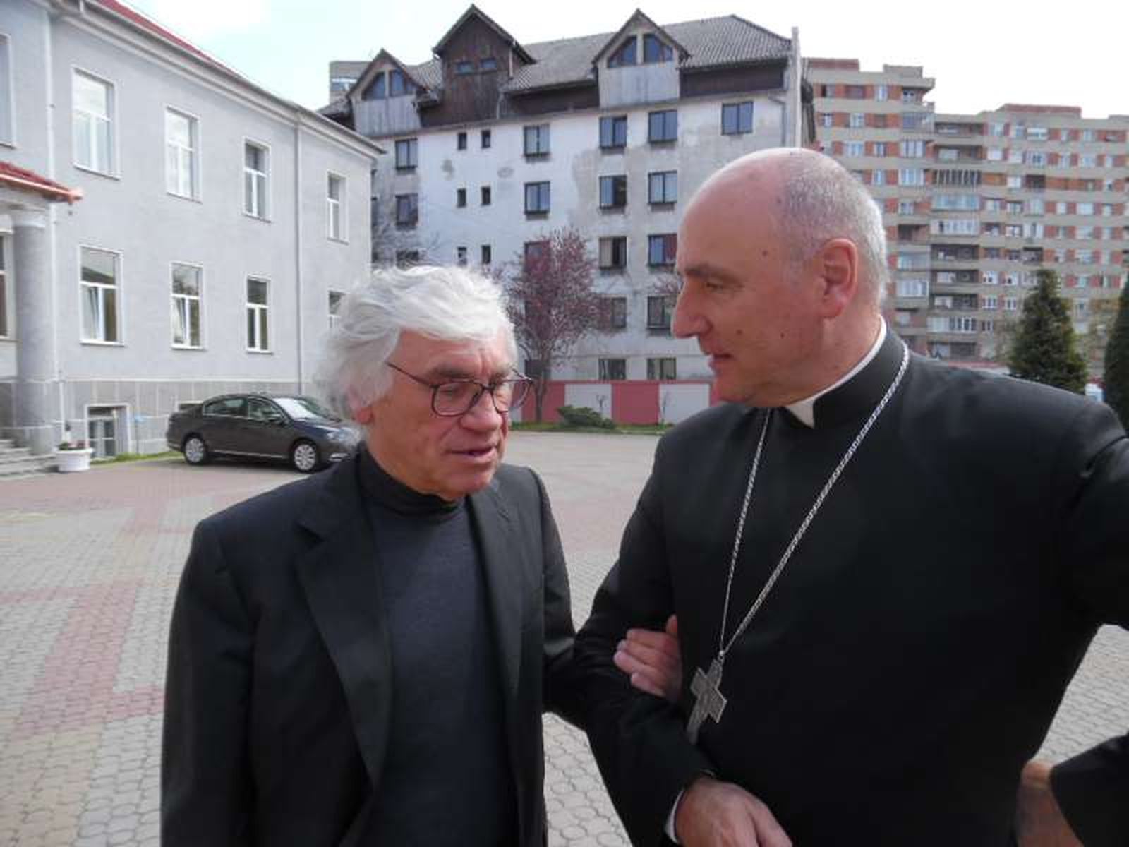 El obispo Virgil Bercea, con Francesco Strazzari