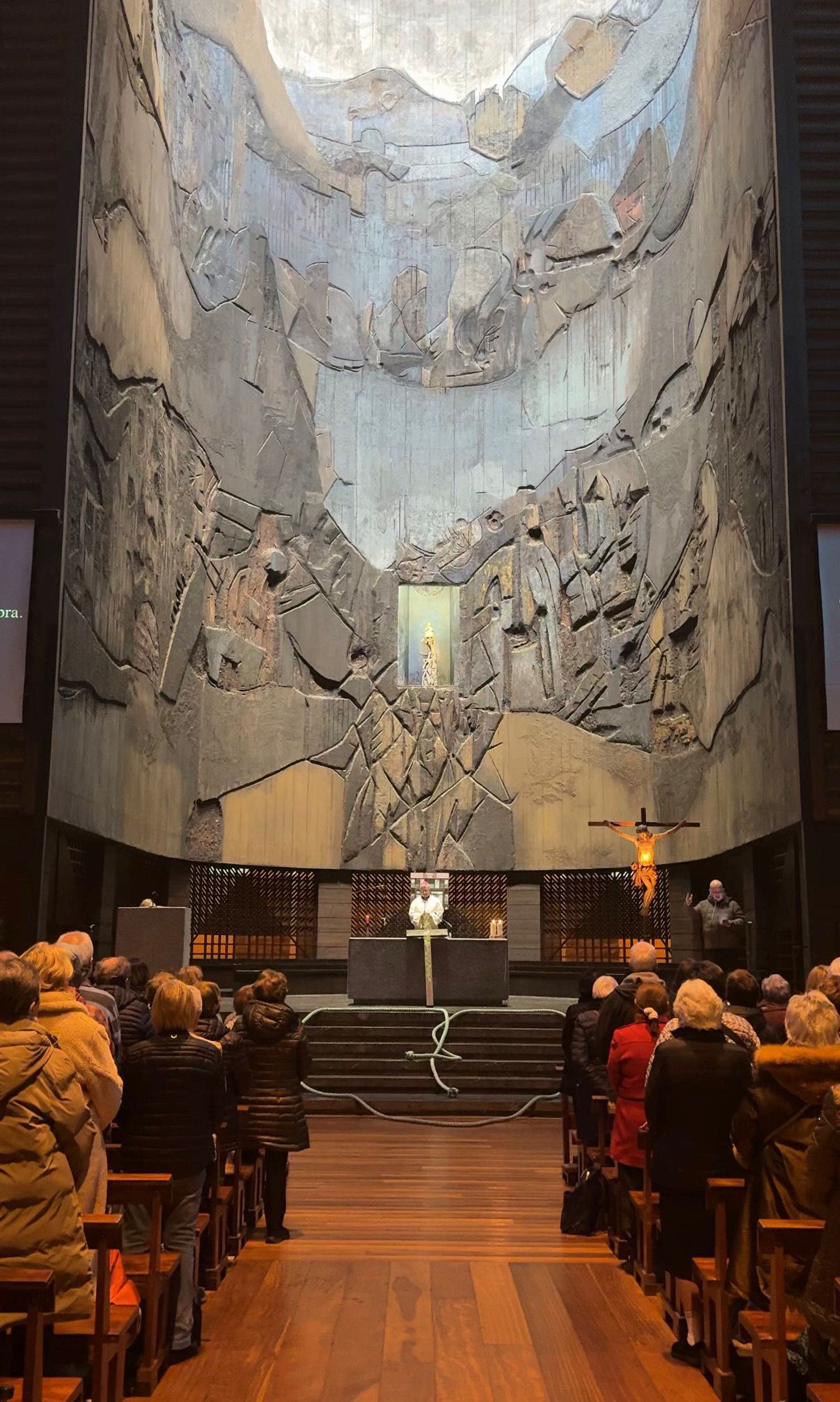 Viacrucis en el santuario de Arantzazu. San Sebastián