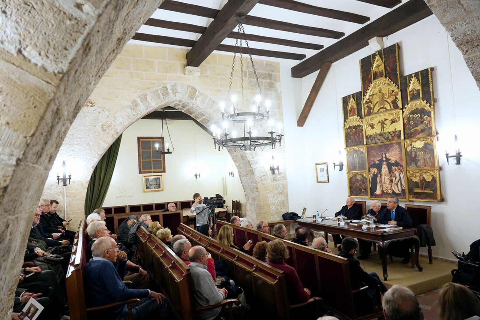El cardenal Cañizares durante su intervención en la presentación del libro “Marcelino Olaechea Loizaga: Iglesia, sociedad y política (1935-1966)”