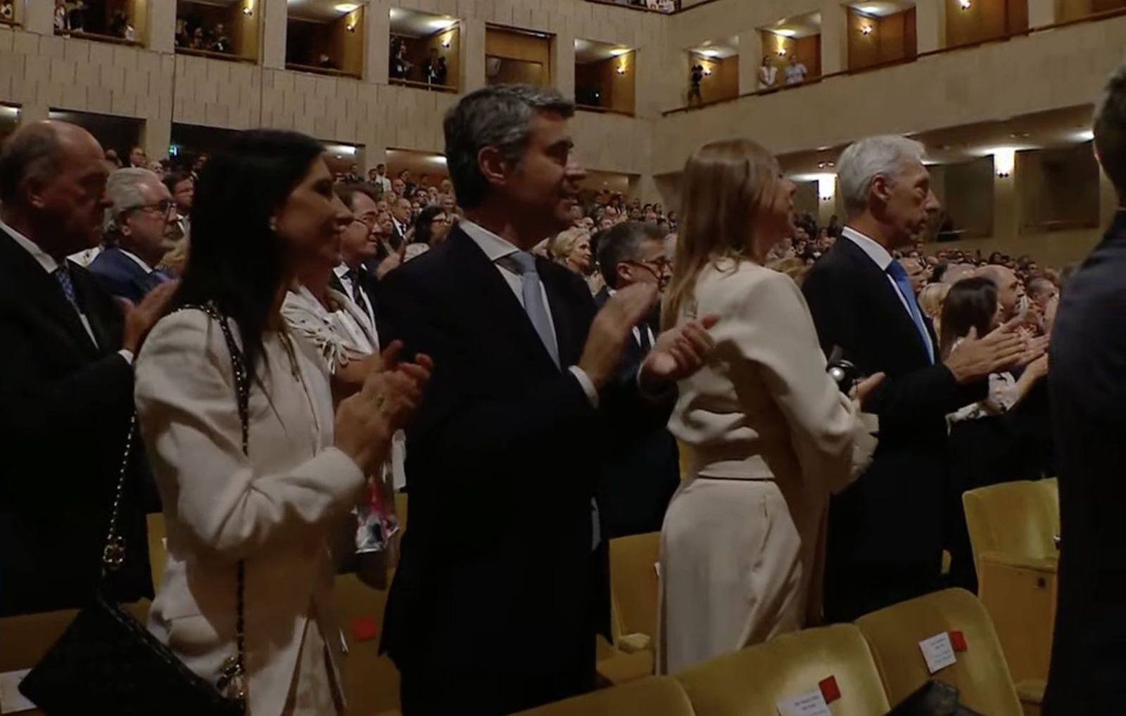 Asistentes al discurso del Papa a las autoridades de Portugal