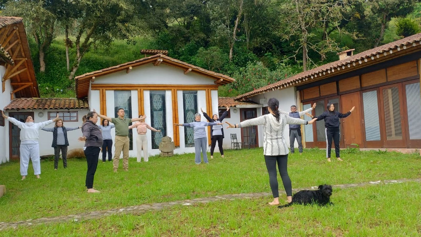 Sandra Lucía enseñando Qi Gong