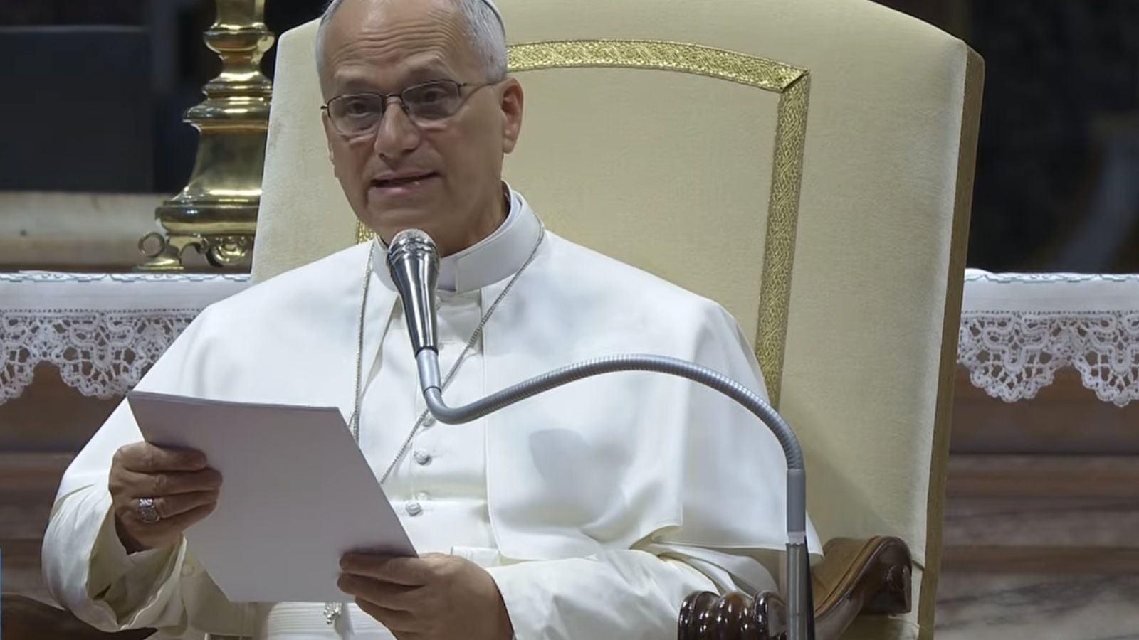 El Papa, durante su catequesis en la basílica de San Pedro