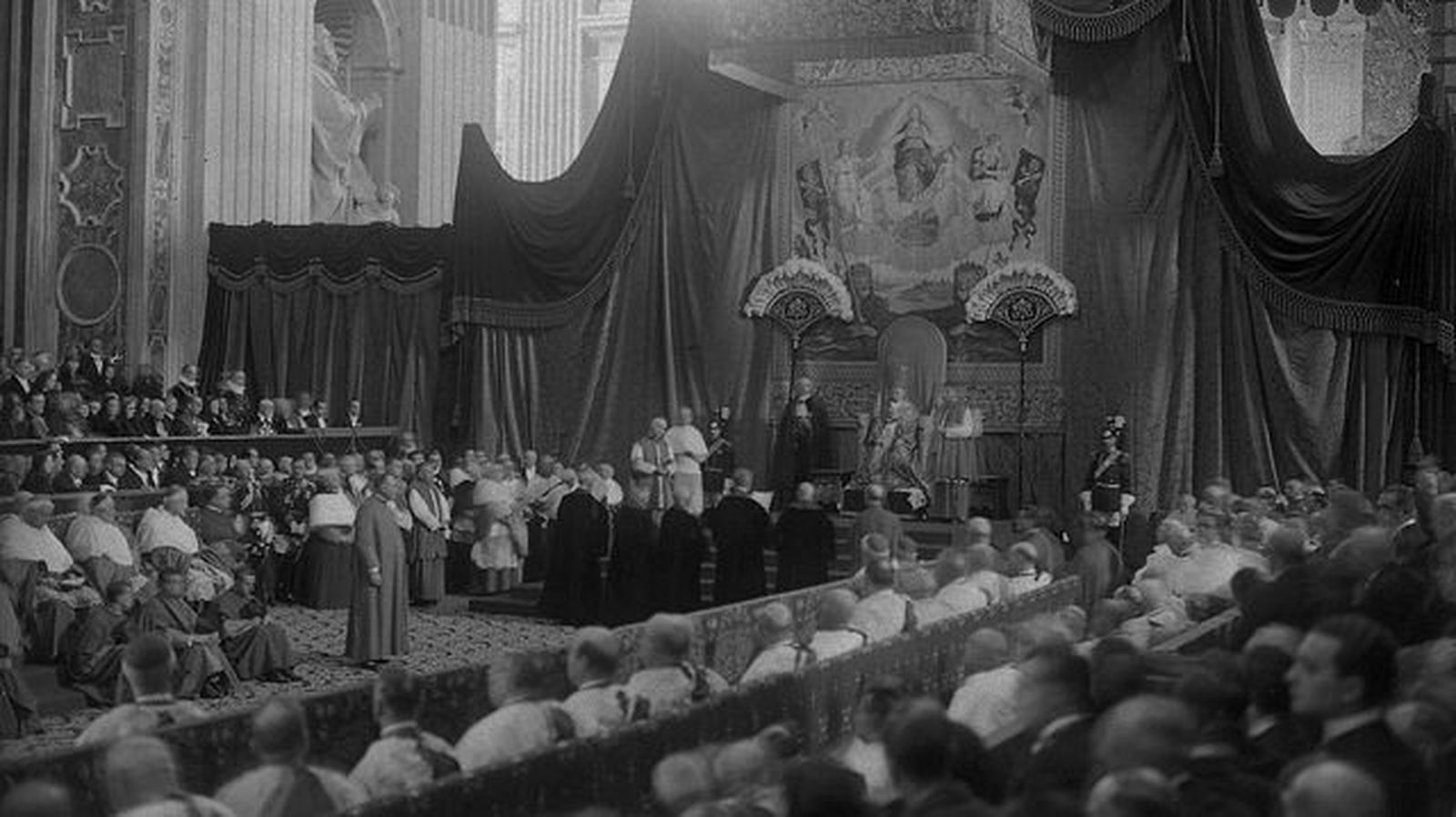 Pío XI en el Consistorio de 1935