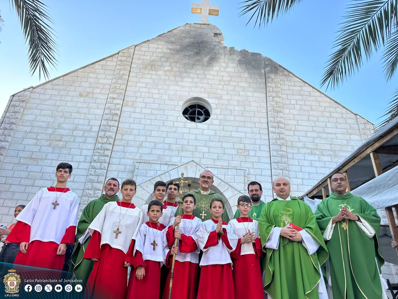 Pizzaballa, en la parroquia bombardeada de Gaza