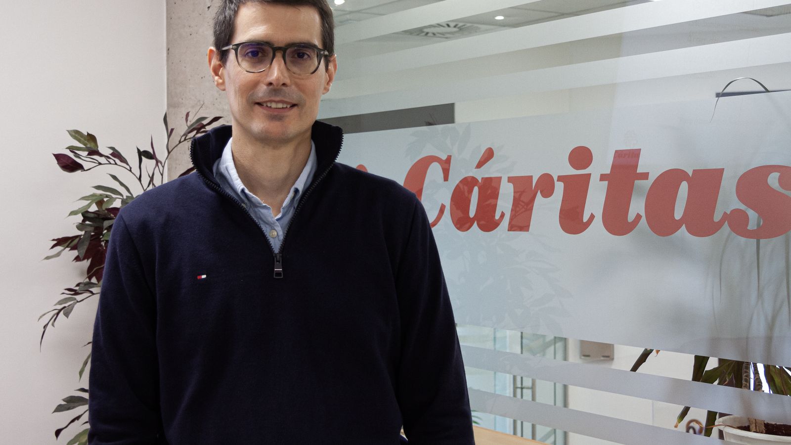 Luis Miguel Rojo, en la sede de Cáritas Española