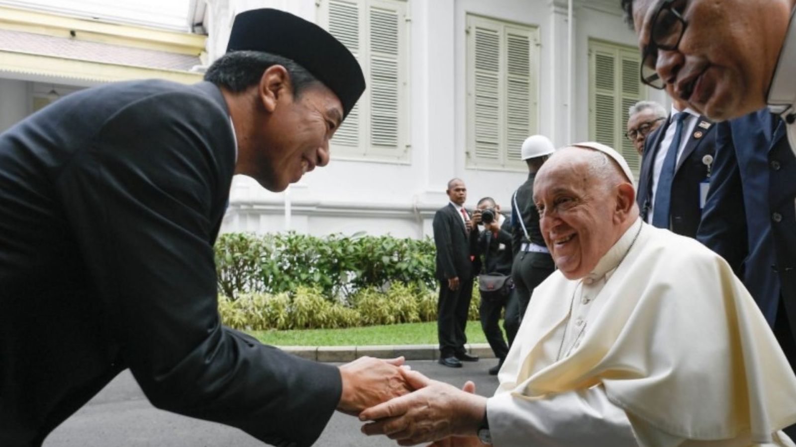 El encuentro del Papa con el presidente de Indonesia en su histórico viaje