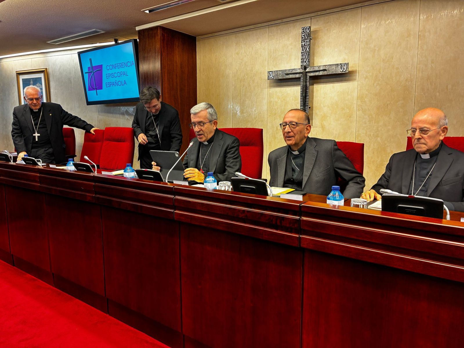 Mesa cardenalicia de la Plenaria