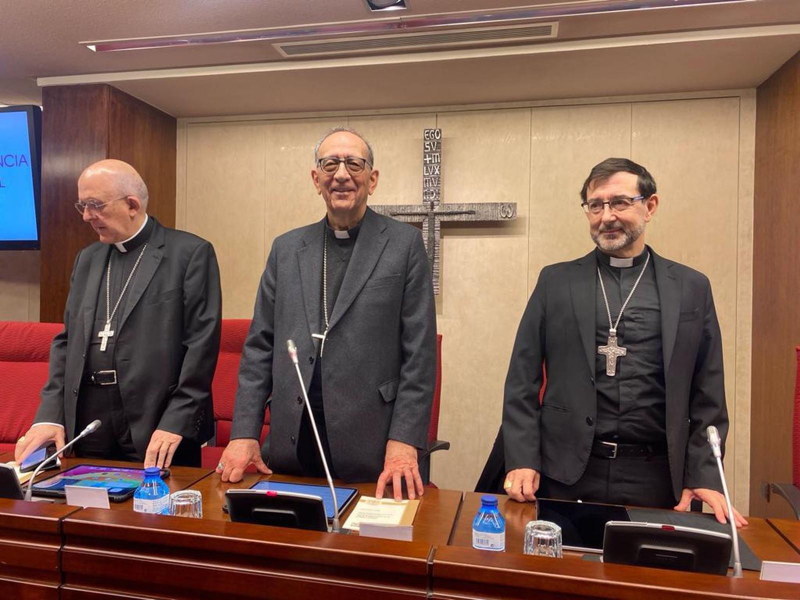 Osoro, Omella y Cobo, en la mesa de la Plenaria