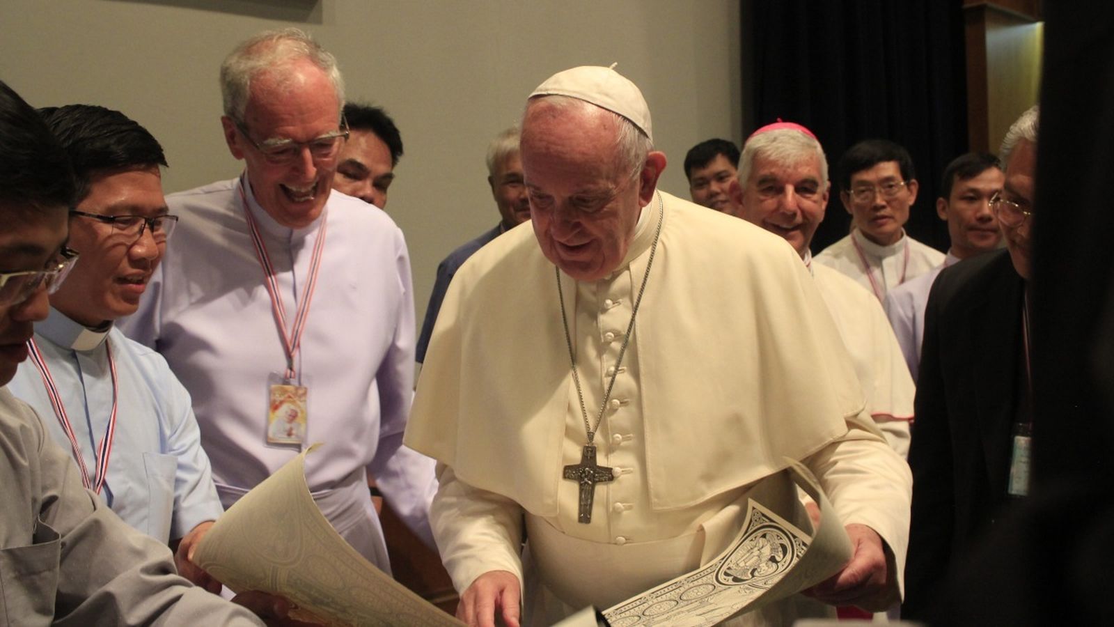El Papa Francisco, con los jesuitas de Tailandia, en 2019