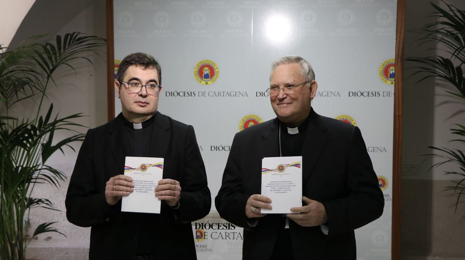 Lorca Planes y Gil Sáez presentan el protocolo antiabusos de la diócesis