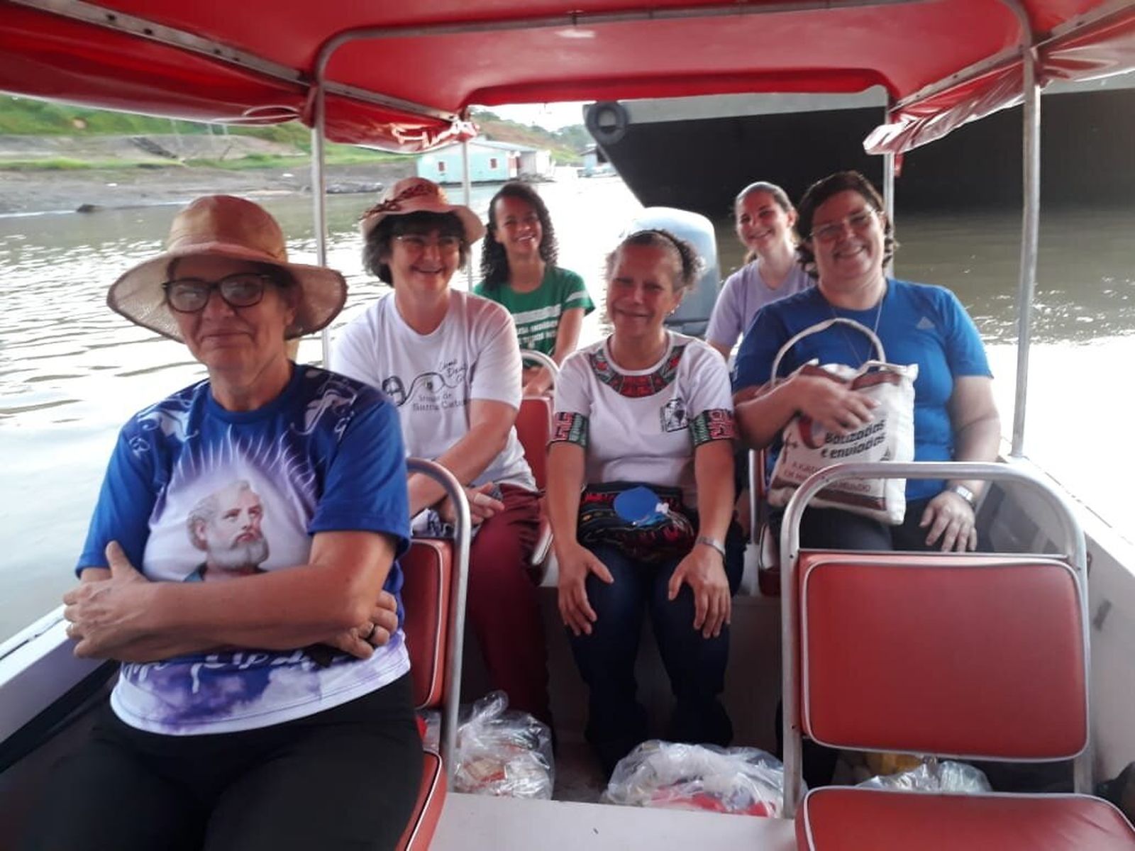 Religiosas en misión en la Amazonía