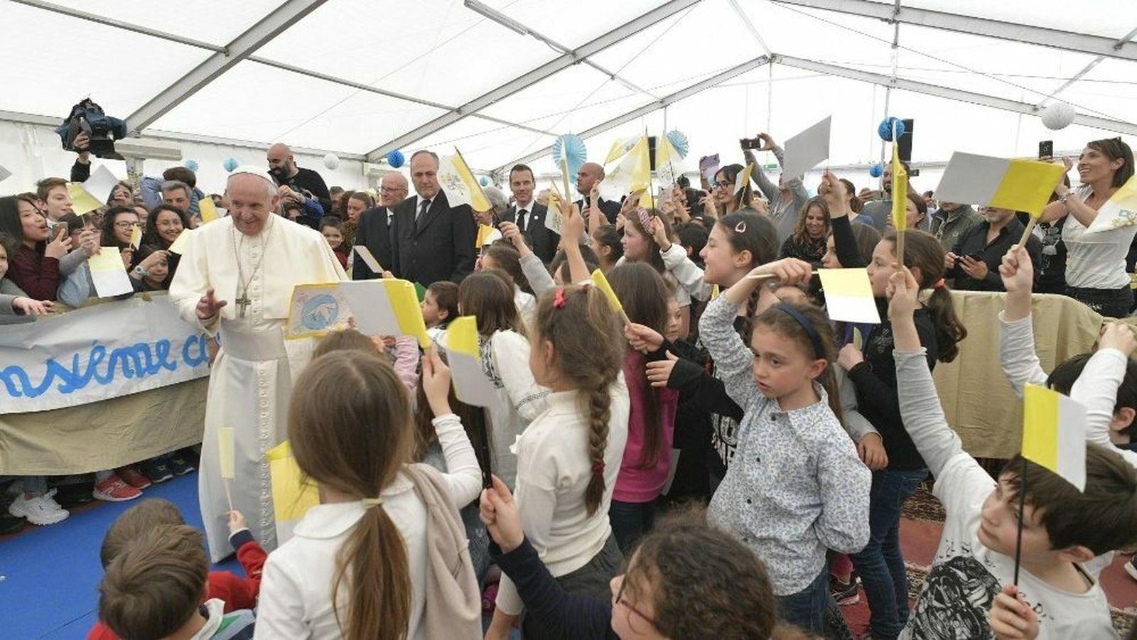 El Papa Francisco, esta tarde, con niños de la parroquia romana de San Julio Papa