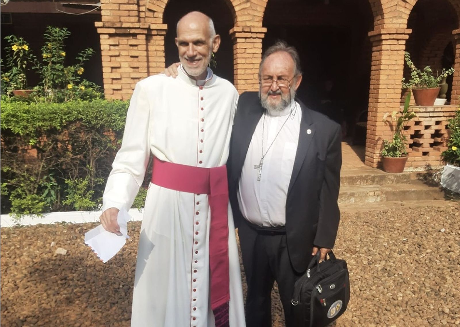 Los obispos Aguirre y Gazzera, de Bangassou