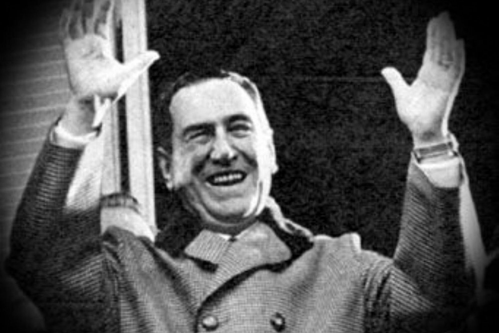Perón saluda