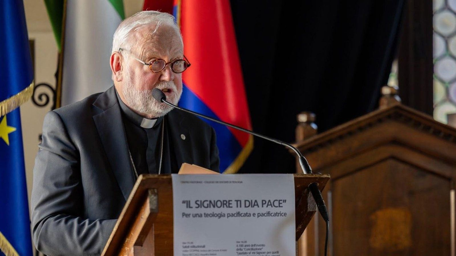 Intervención de monseñor Paul Richard Gallagher en la Sala de la Conciliación del Palacio de los Priores, en Asís