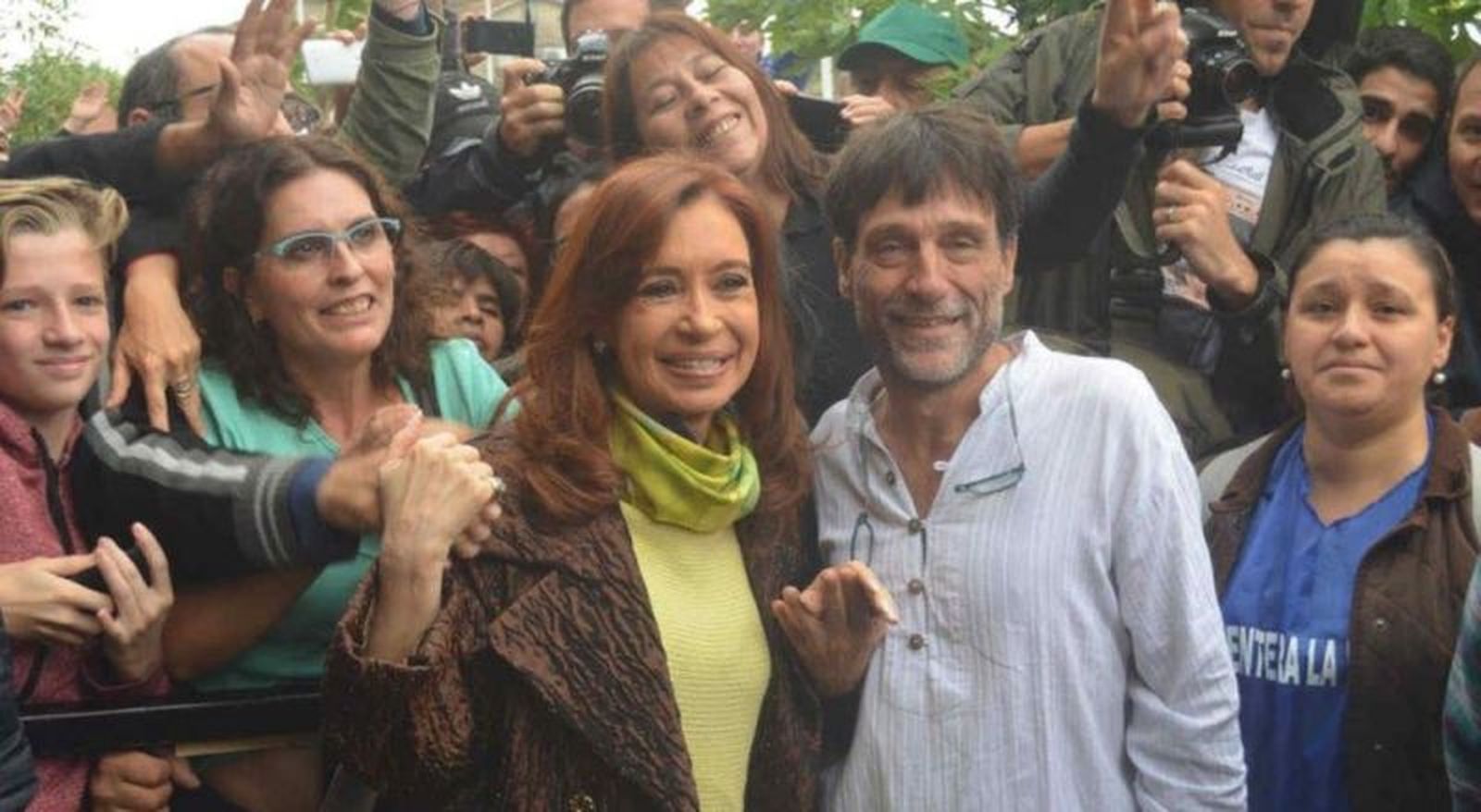 El padre Oliveira en una foto con Cristina Kirchner