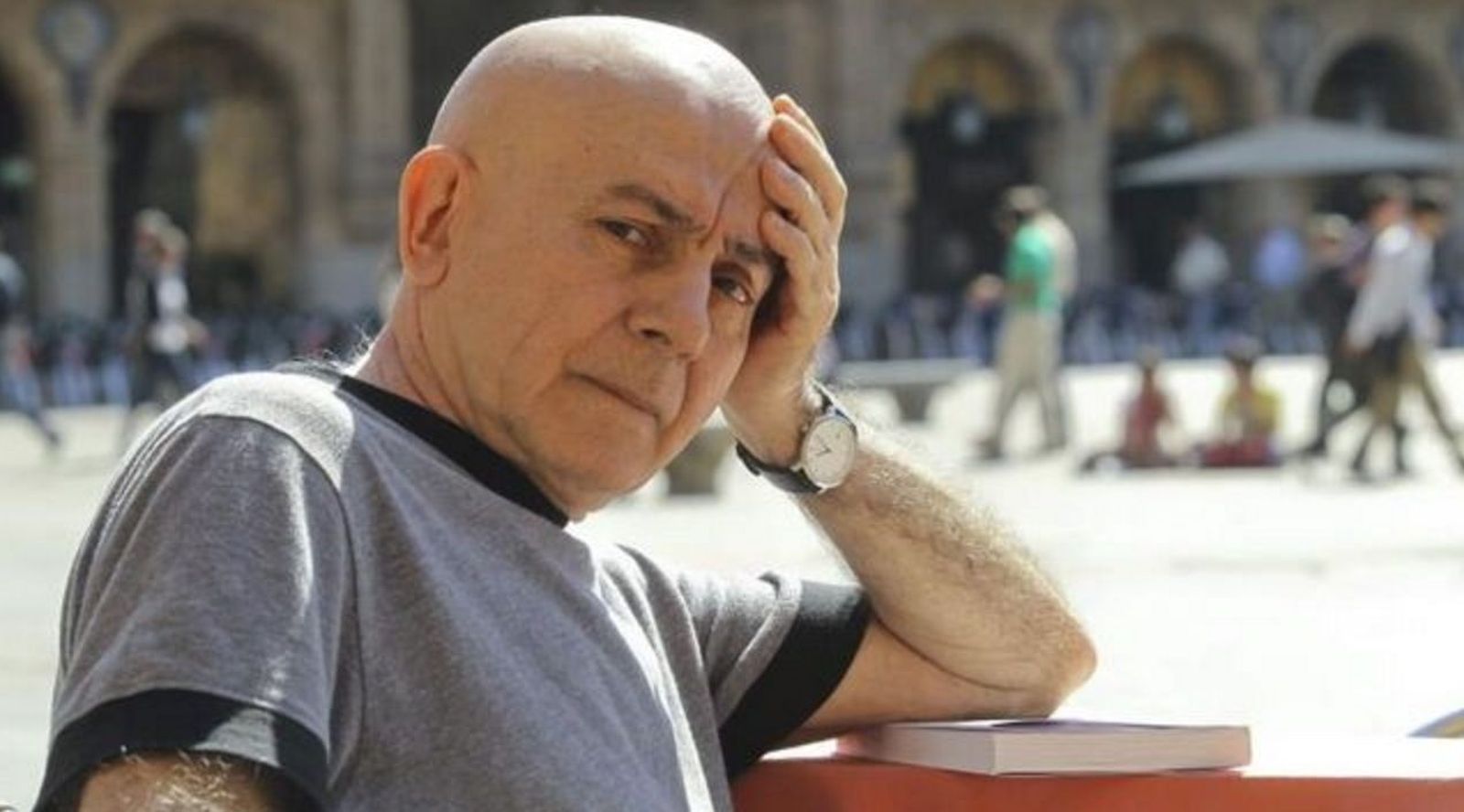 El escritor y sacerdote argentino Hugo Mujica