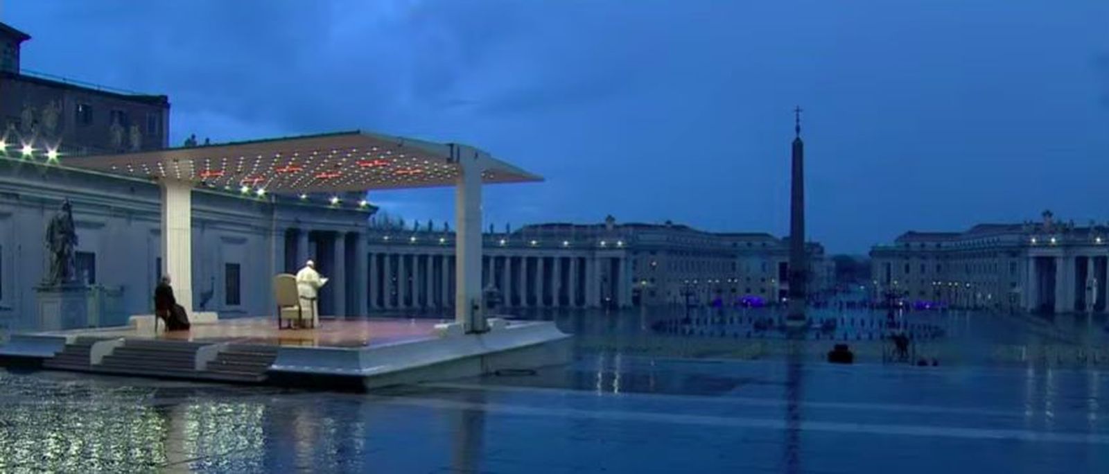 Francisco, solo en San Pedro