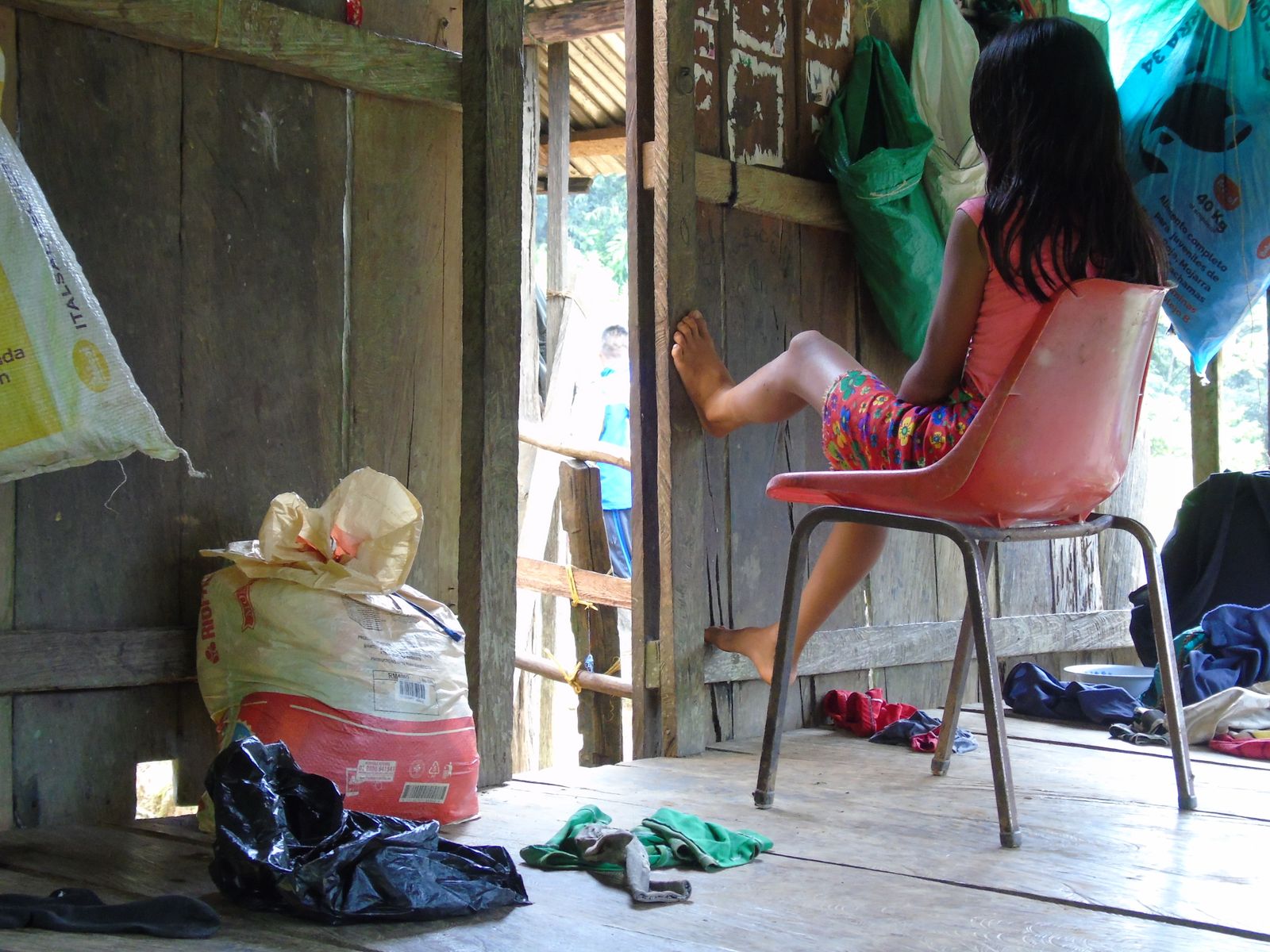 Niña embera en zona bajo control paramilitar