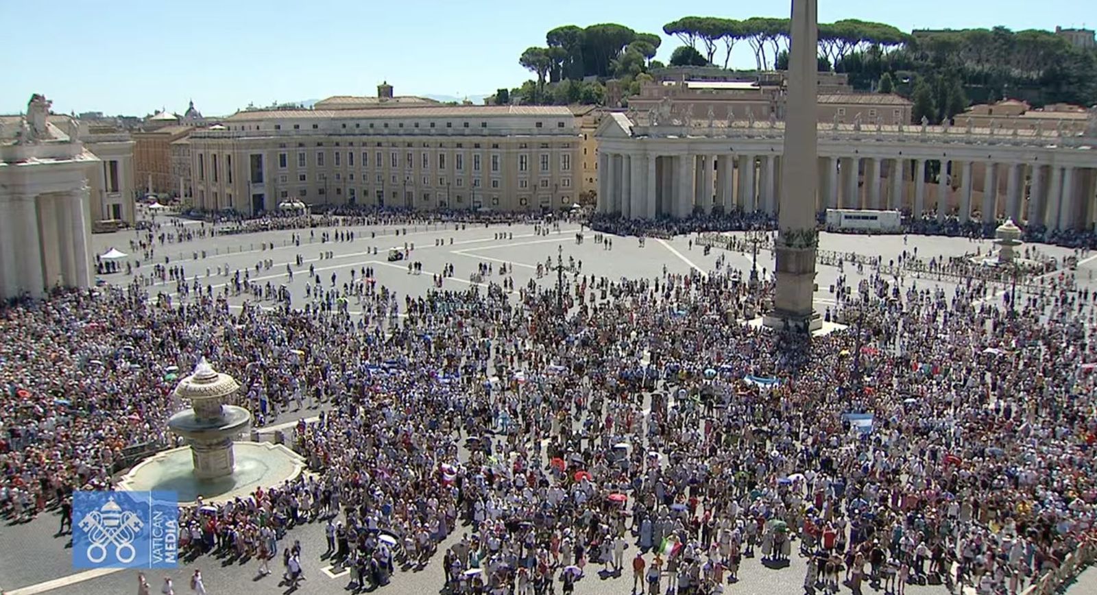 Una multitud en San Pedro