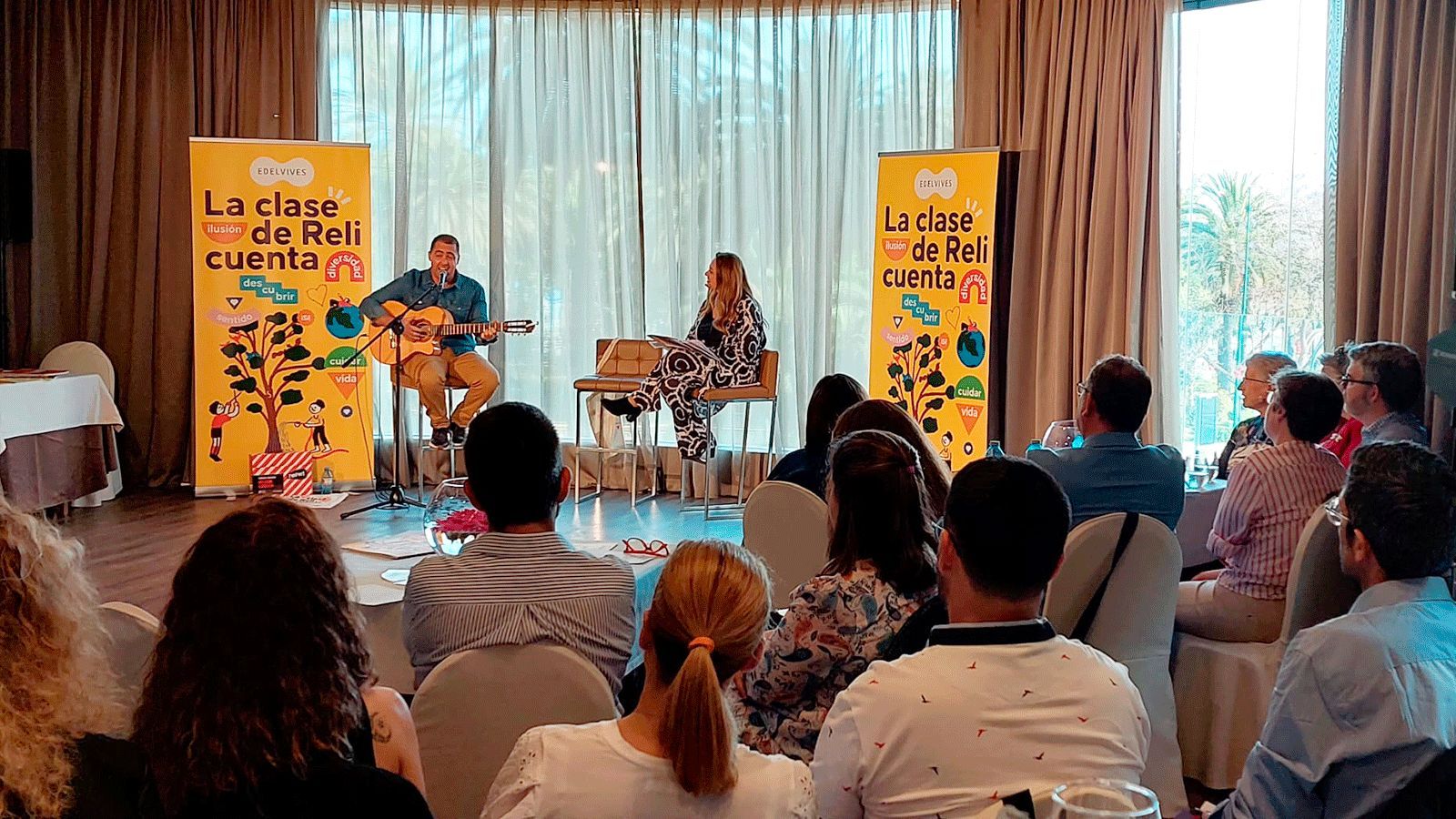 Un momento del encuentro con los profesores en Málaga