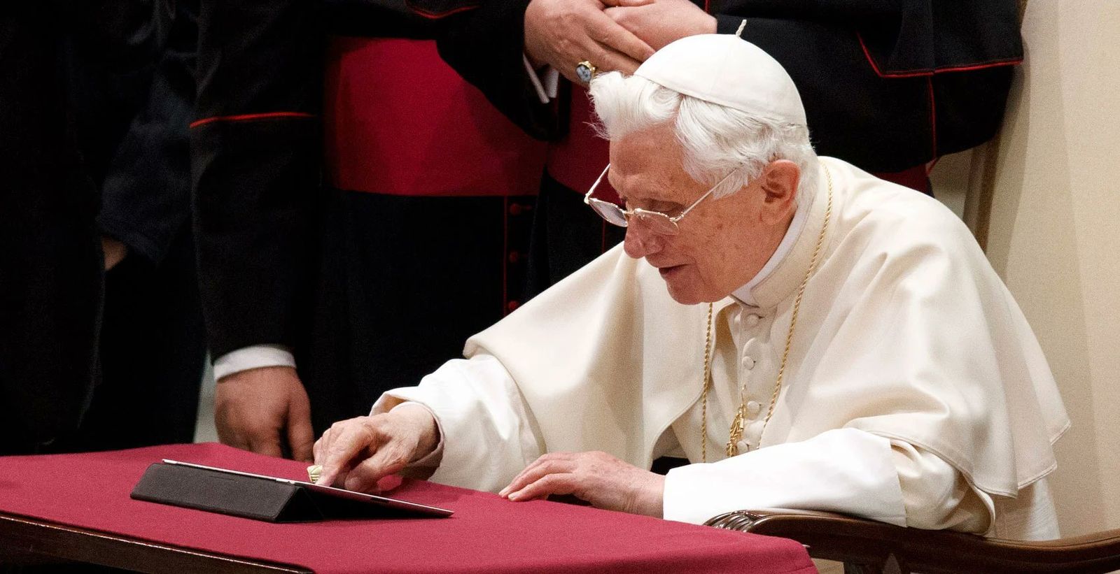 Benedicto XVI, primer papa en enviar un tuit