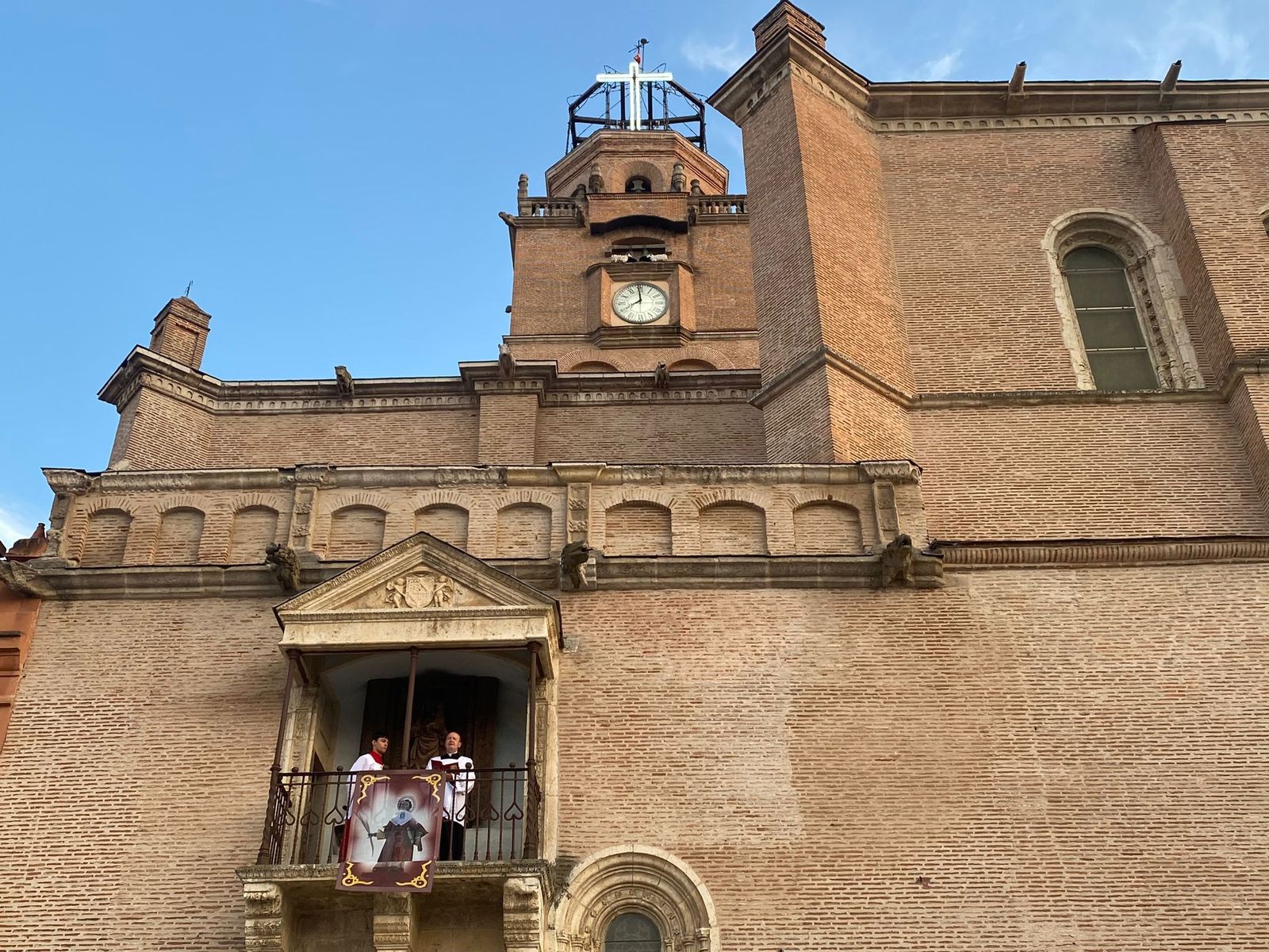 Bendición desde el balcón del Pópulo