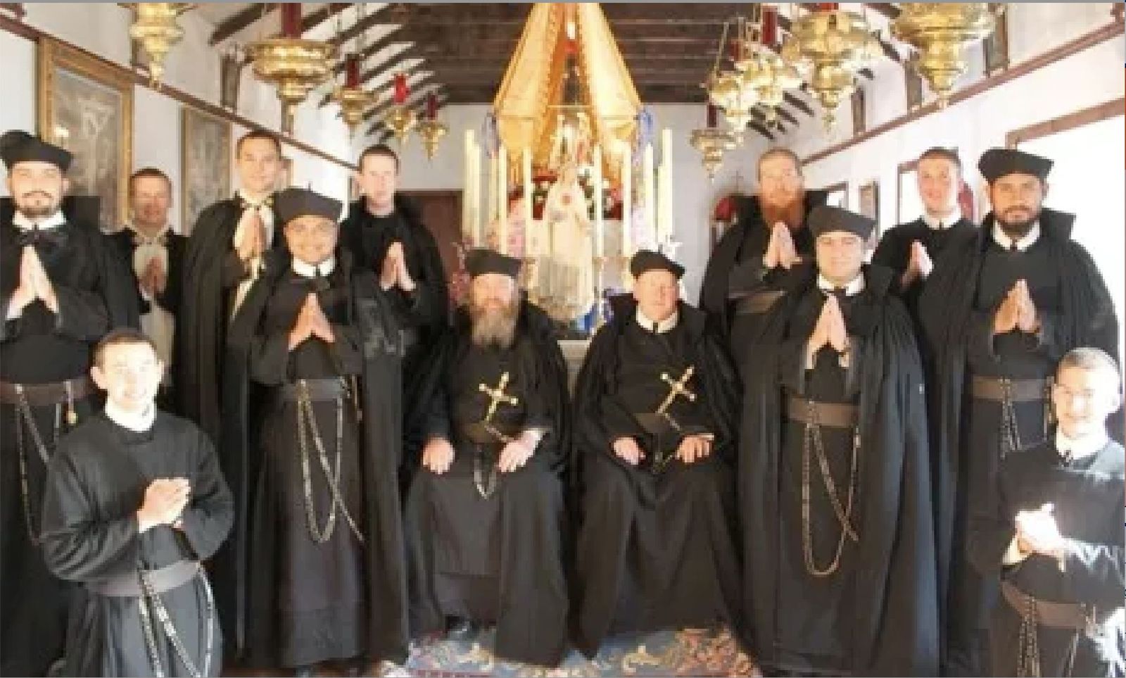 Miembros de Los Hijos del Santísimo Redentor en una foto de 2012