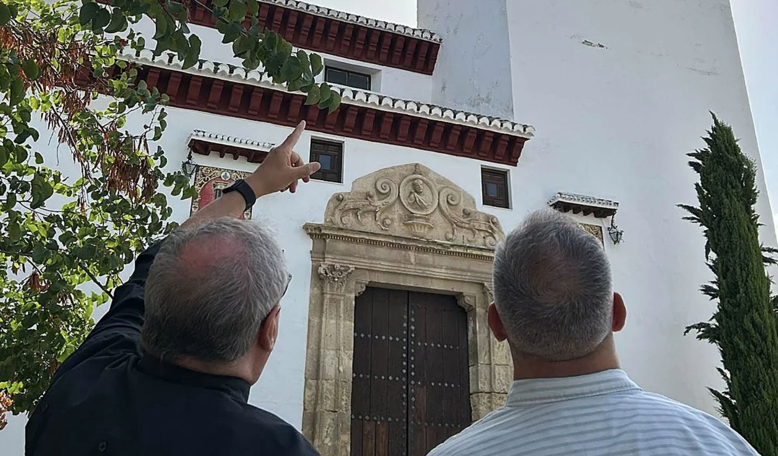 José María Gil Tamayo visitando algunos templos dañados por el seísmo