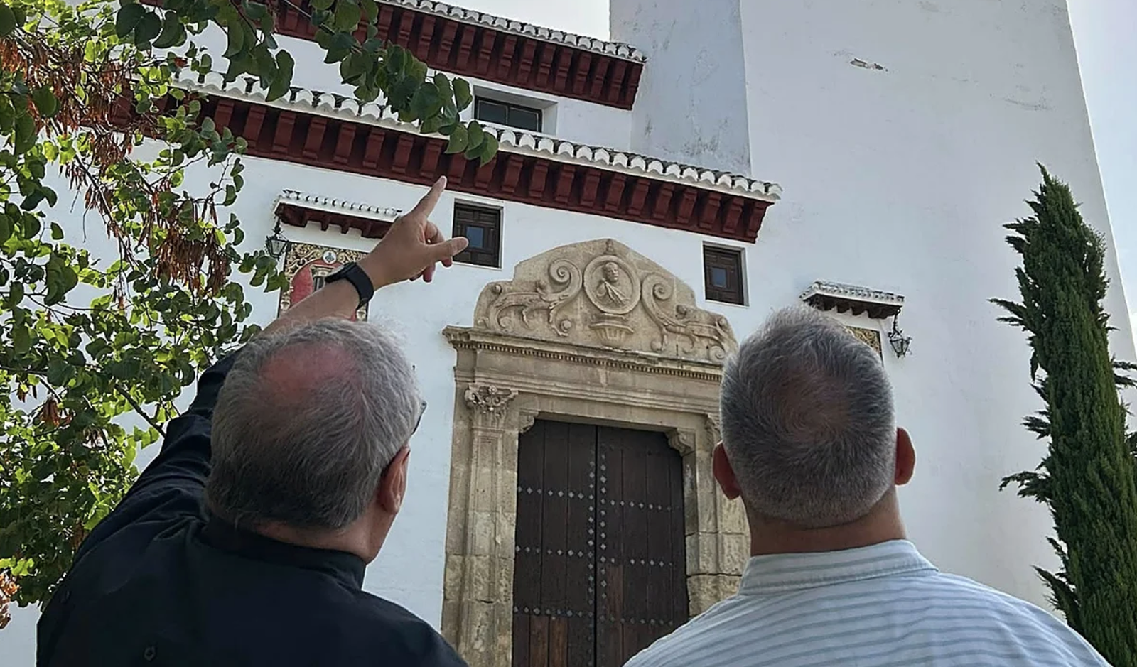 José María Gil Tamayo visitando algunos templos dañados por el seísmo