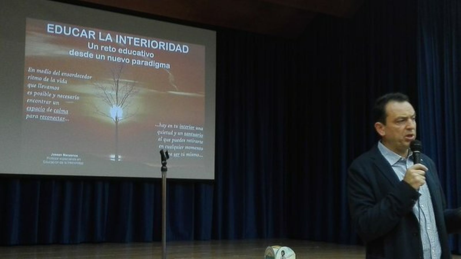 Josean Manzanos, en una charla educativa