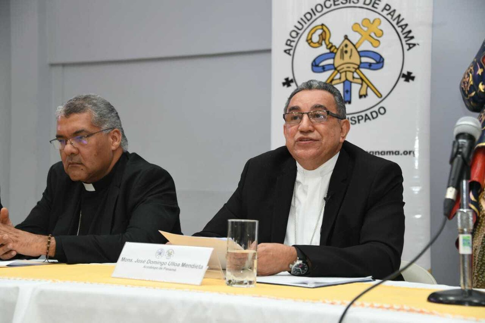 El arzobispo de Panamá, José Domingo Ulloa, en rueda de prensa