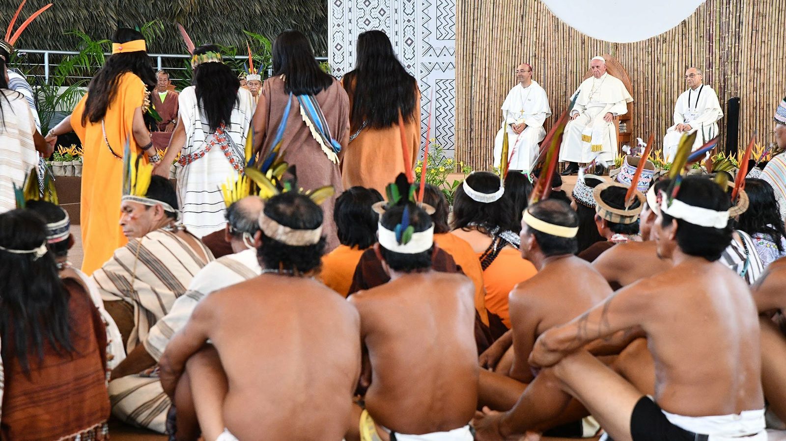 Francisco escucha a los pueblos originarios