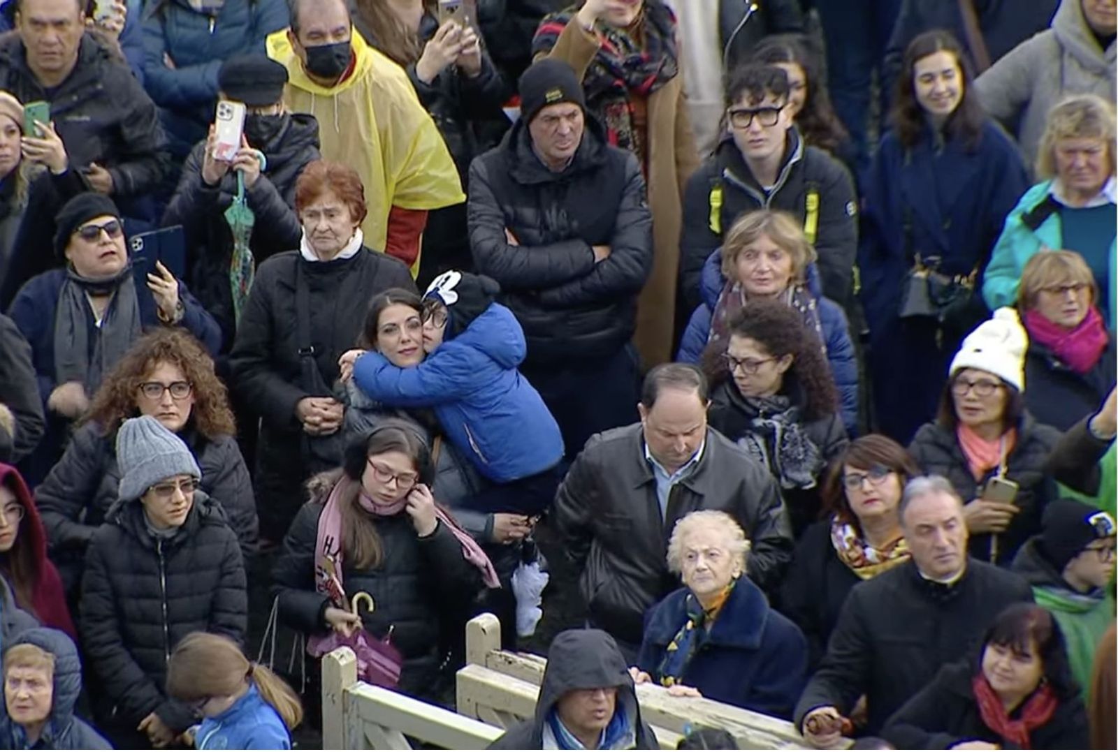 Fieles en la plaza de San Pedro para el ángelus del Papa