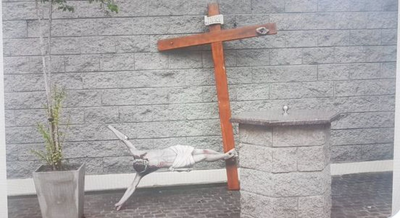 Cristo profanado de la catedral de Lomas de Zamora