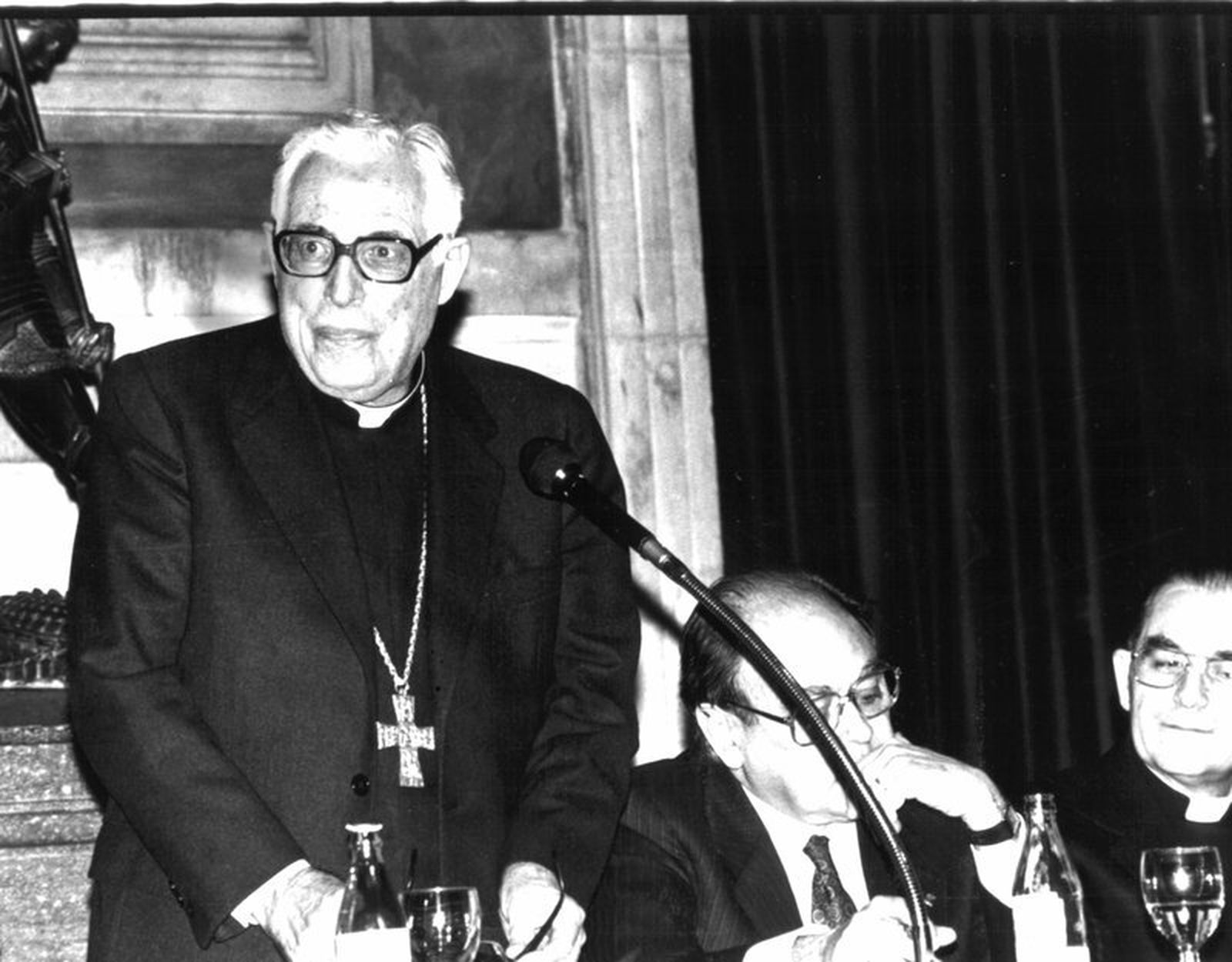 El cardenal Jubany en la entrega de la Medalla de Oro de la Generalitat.